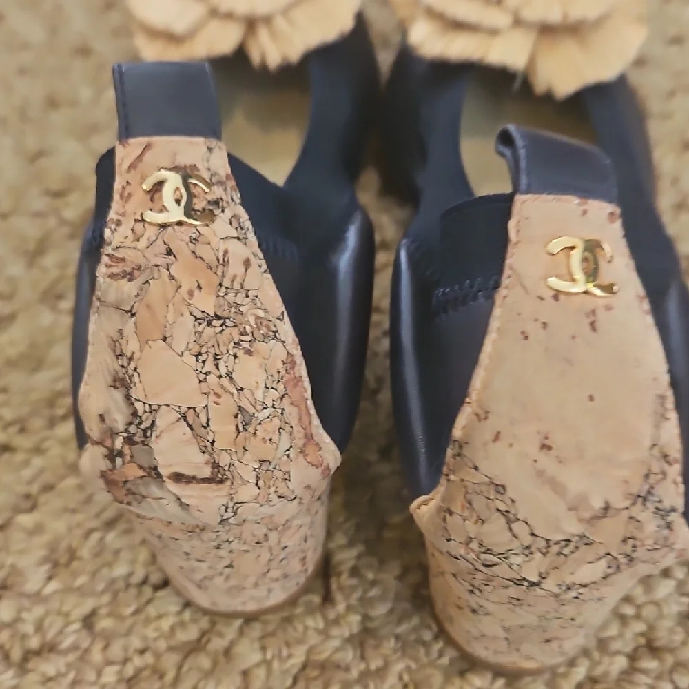 CHANEL Navy and Cream Flats with Floral Accent - Picture 6 of 14